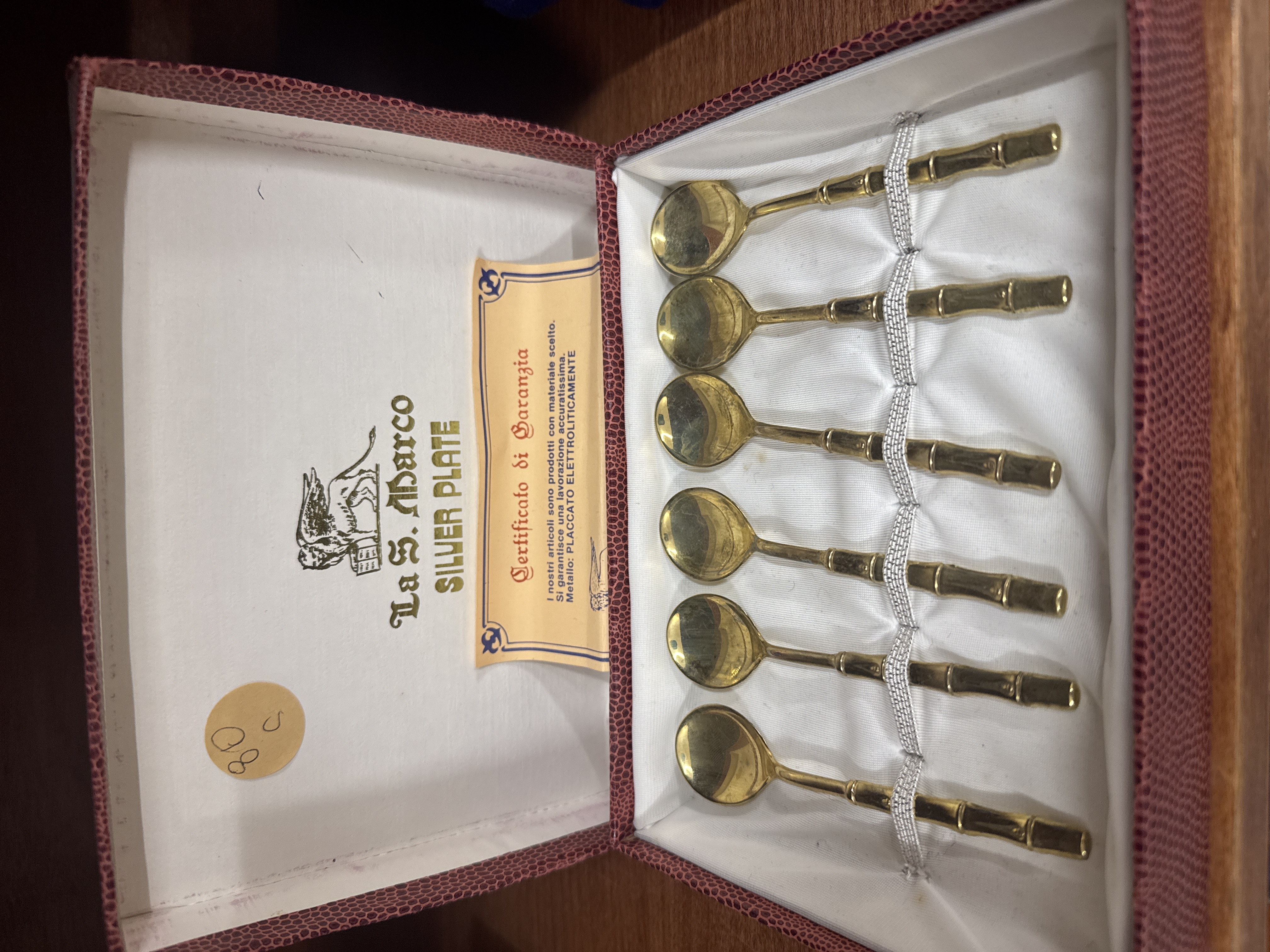 კოვზები ოქროსფერი